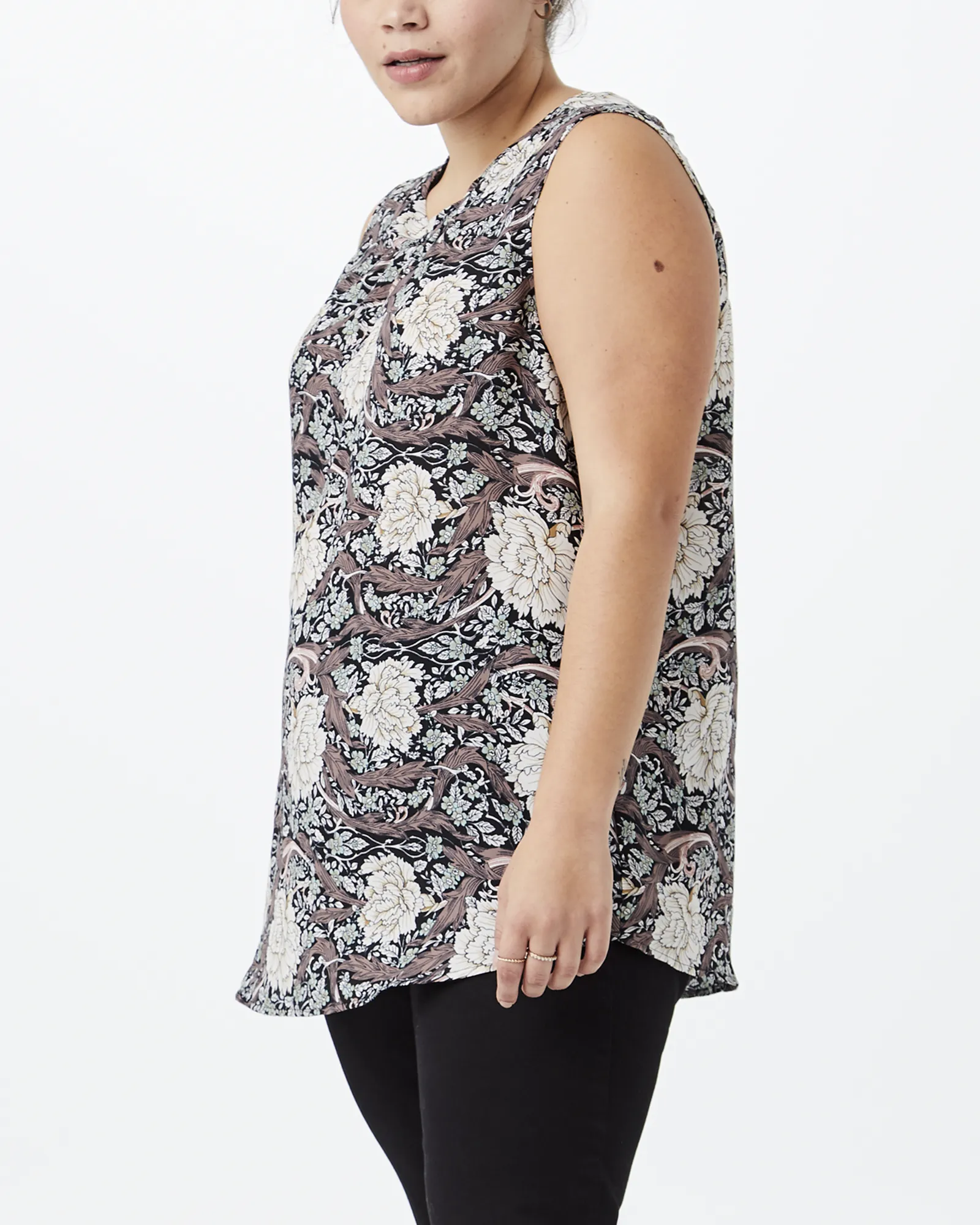 Lisa Sleeveless Blouse | Black / Brown